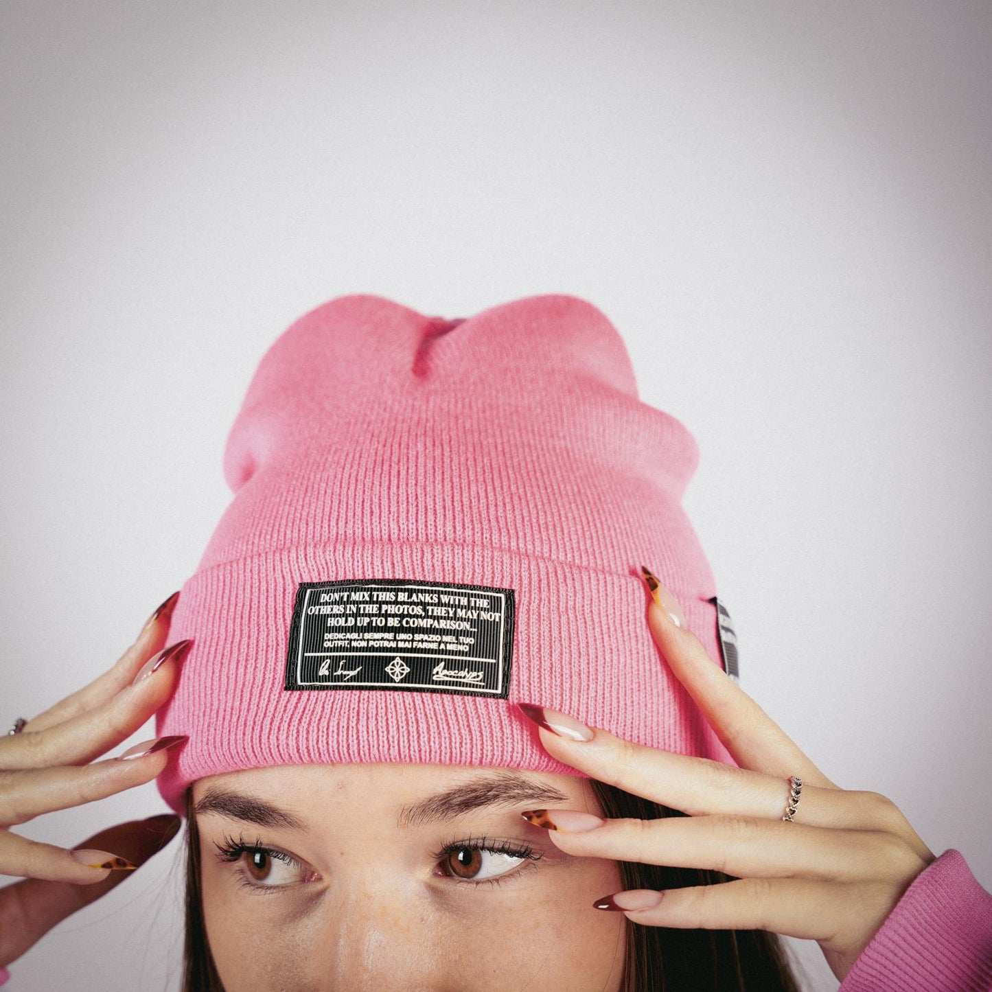 Apocalyps archive beanie bubble gum