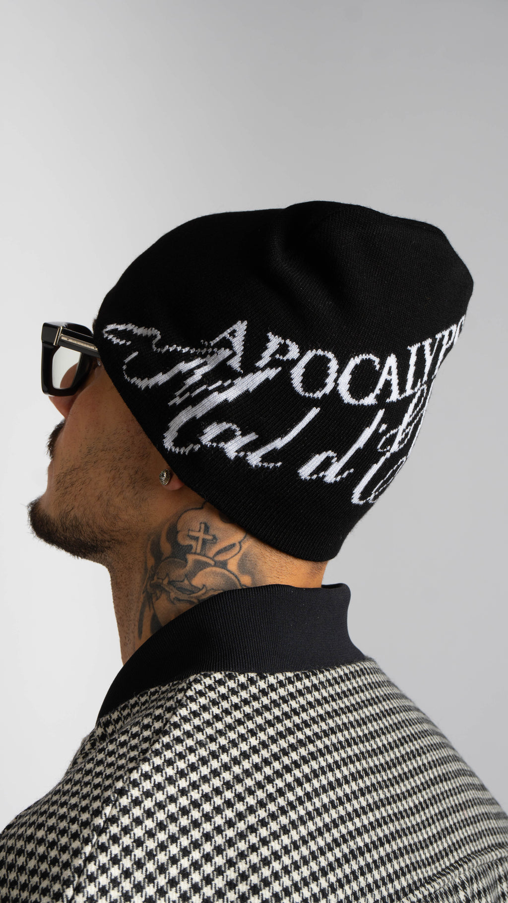 Mal d’être “No Signal” — Beanie Black and White