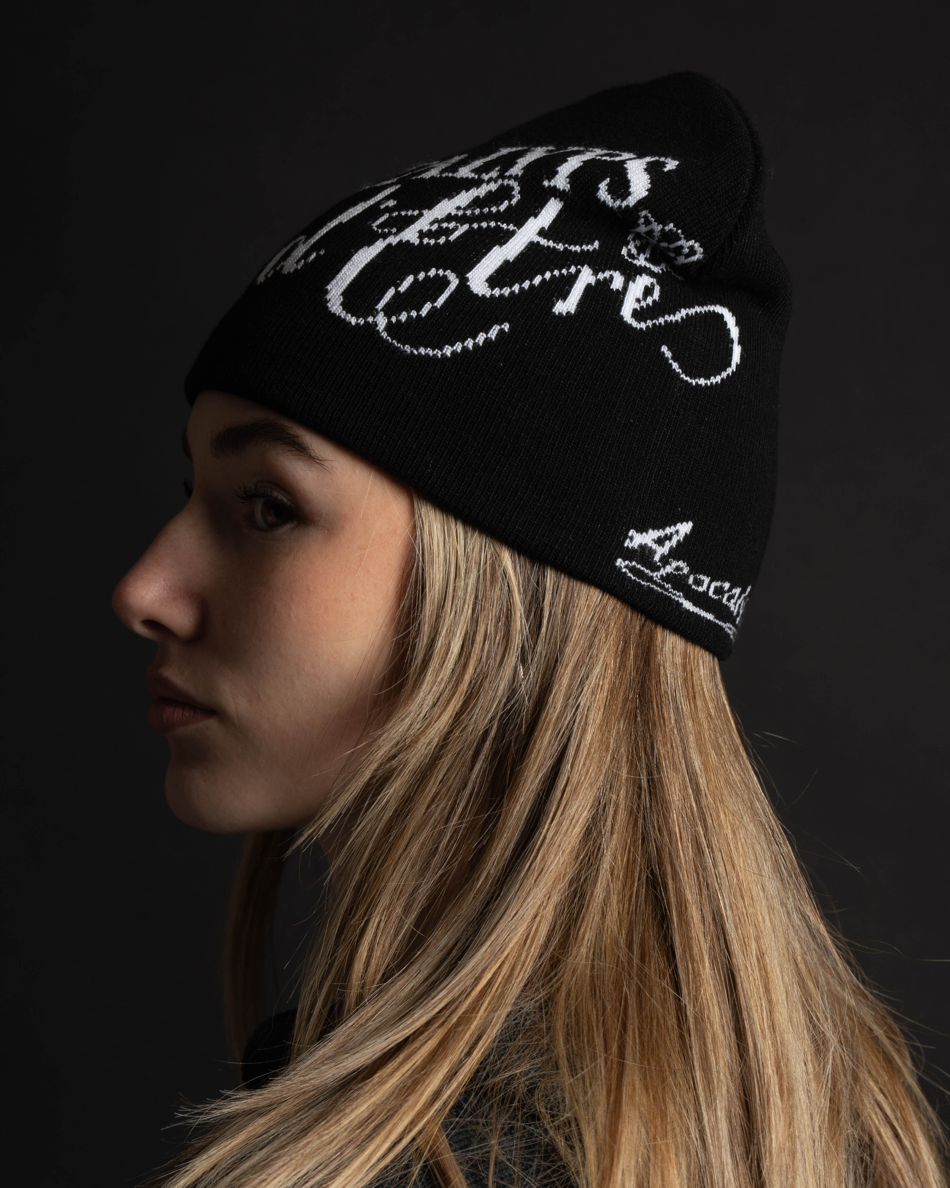 Mal d’être “No Signal” — Beanie Black and White