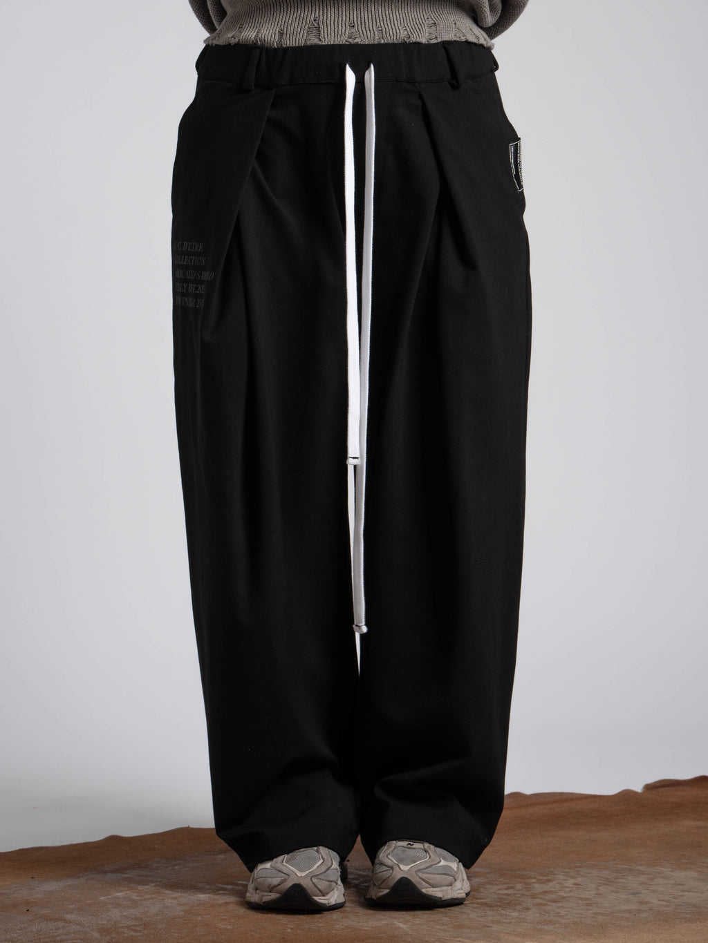 Mal d’être “Fardeau” — Pantaloni Sartoriali in 100% Cotone Punto Milano Neri