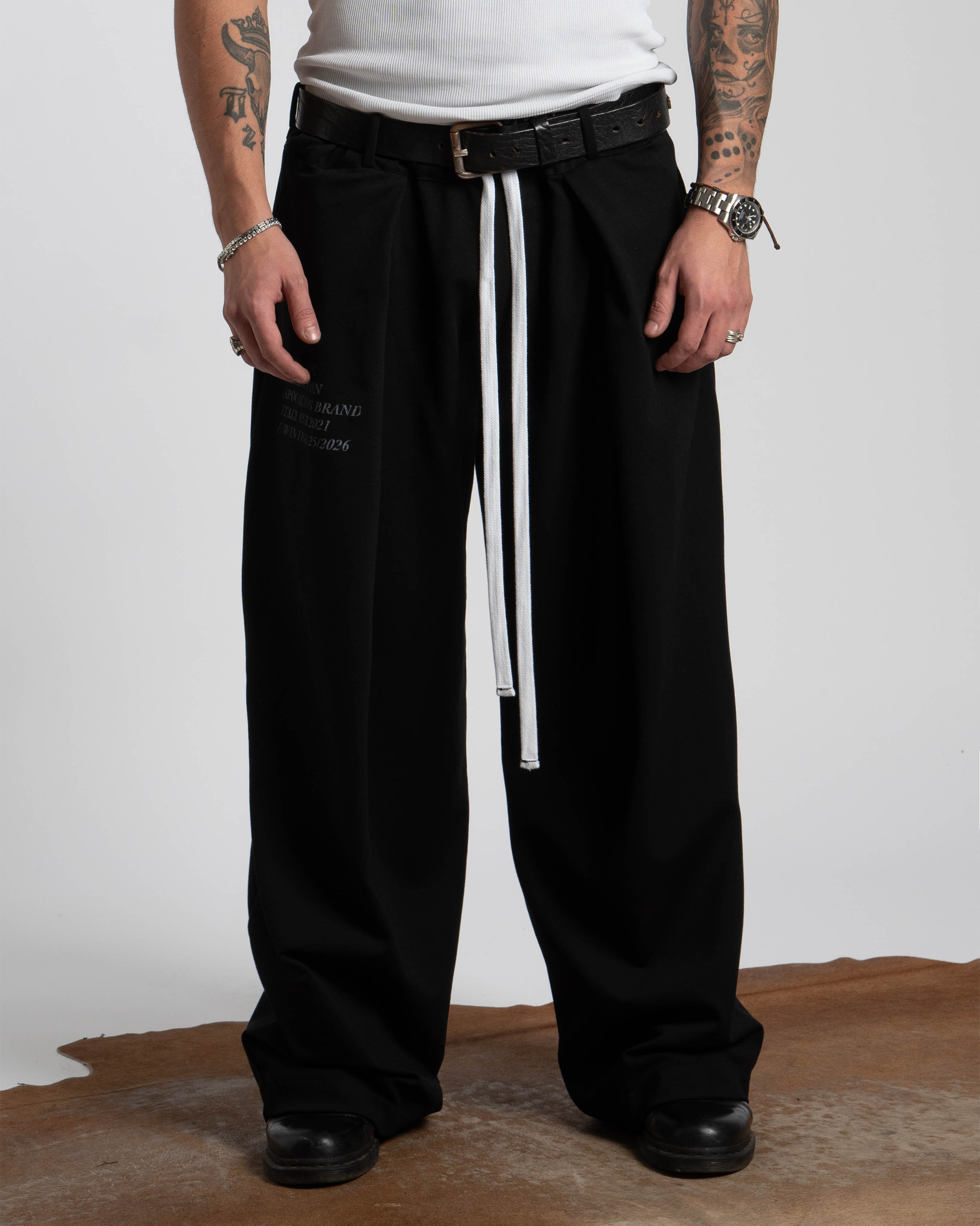 Mal d’être “Fardeau” — Pantaloni Sartoriali in 100% Cotone Punto Milano Neri